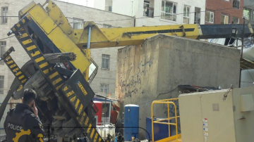 واژگونی جرثقیل 50 تنی در مشهد