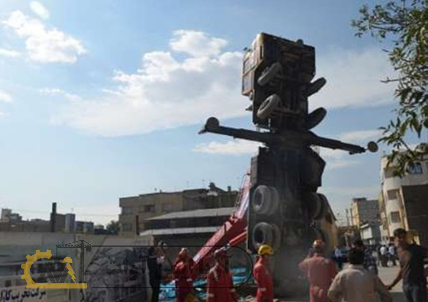 واژگونی جرثقیل 50 تنی در مشهد